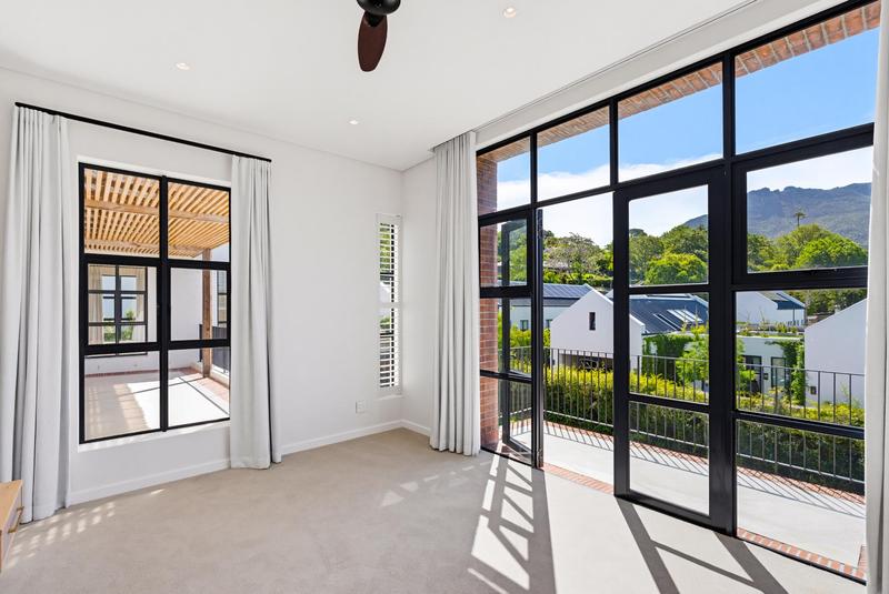 To Let 6 Bedroom Property for Rent in Constantia Western Cape